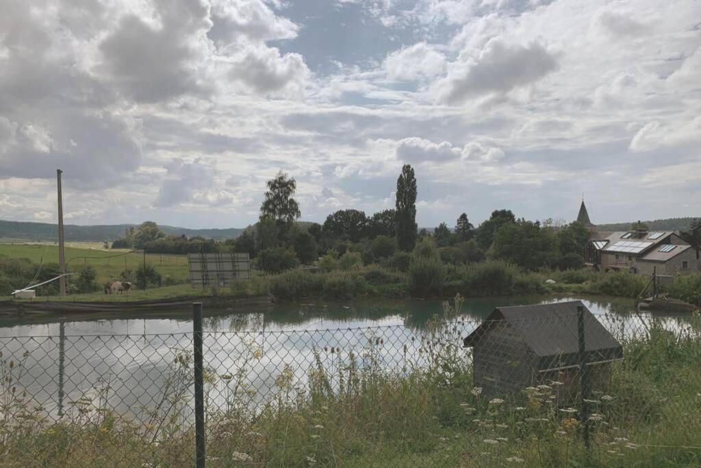 Au Bord Du Ny Villa Hotton Buitenkant foto